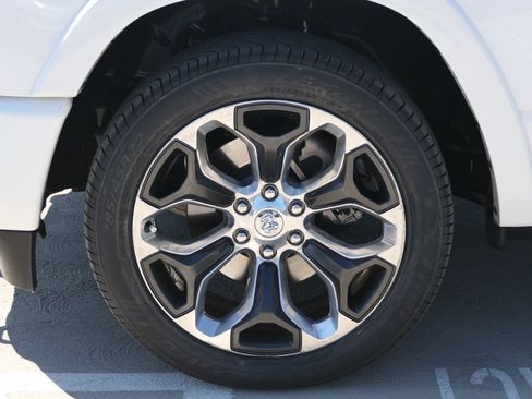 Used 2022 RAM 1500 Limited w/ Body Color Bumper Group AWD/4WD image 13