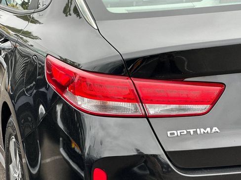 Used 2017 Kia Optima Premium w/ Hybrid Convenience Package FWD image 25