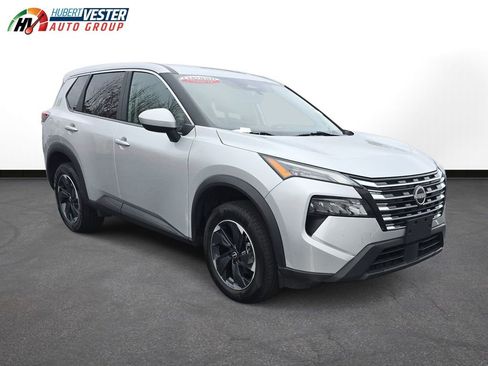 Used 2024 Nissan Rogue SV image 4