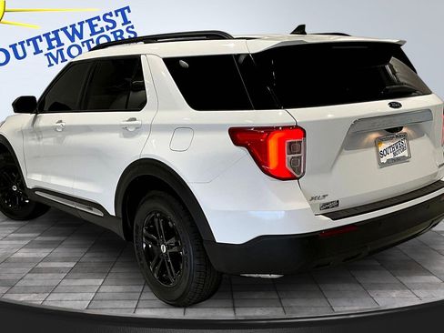 Used 2022 Ford Explorer XLT AWD/4WD image 5
