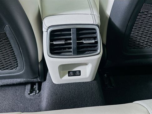 Used 2025 Genesis G70 2.5T image 28