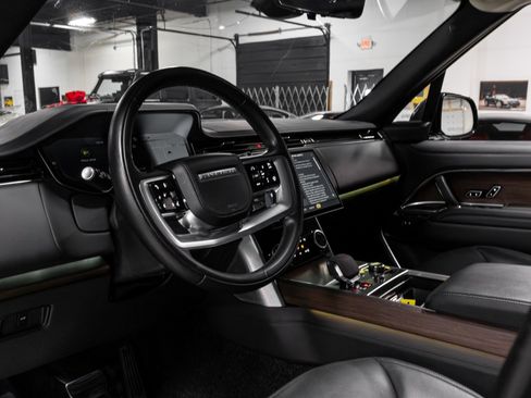 Used 2023 Land Rover Range Rover Autobiography image 7