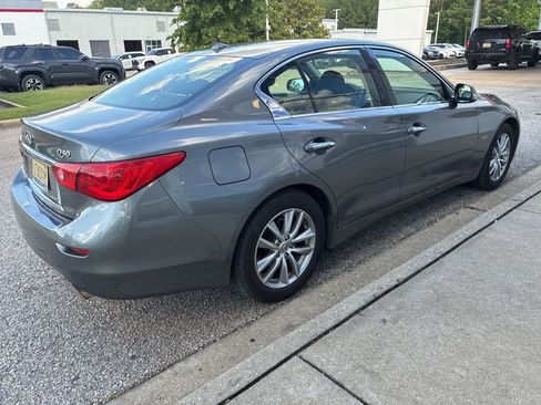 Used 2017 INFINITI Q50 2.0t w/ Moonroof Package RWD image 3