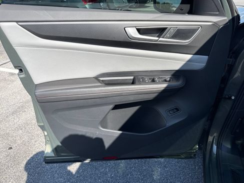 Certified 2025 Volkswagen Atlas Peak Edition SE AWD/4WD image 17