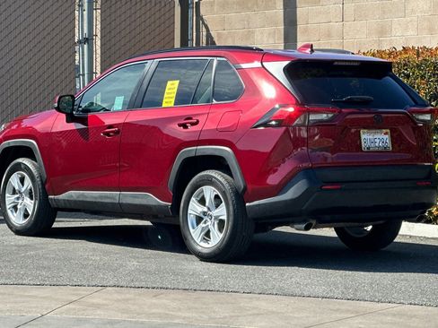 Used 2021 Toyota RAV4 XLE w/ Carpet Mat Package (TMS) image 6