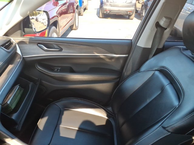 Certified 2023 Jeep Grand Cherokee Limited w/ Black Appearance Package AWD/4WD image 24