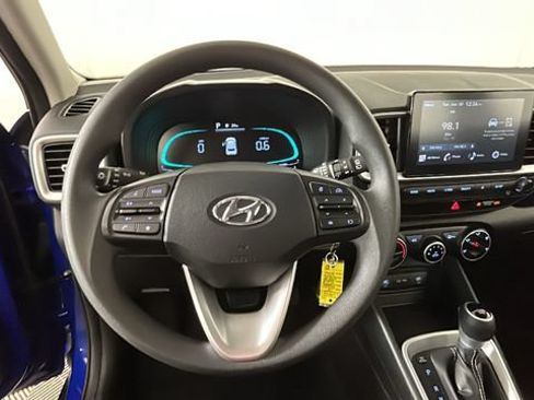Certified 2025 Hyundai Venue SE FWD image 14
