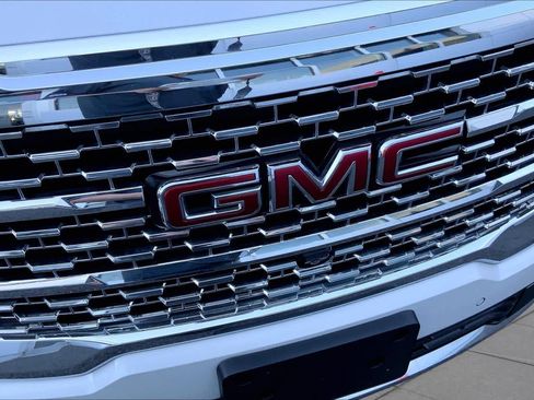 Used 2023 GMC Acadia Denali w/ Denali Ultimate Package AWD/4WD image 31