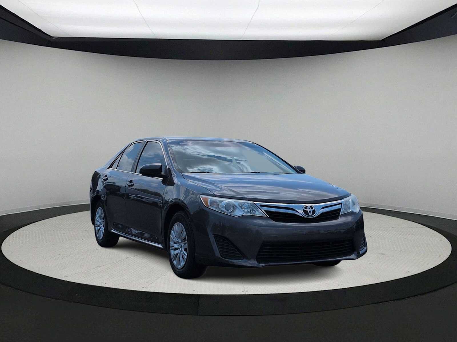 Used 2012 Toyota Camry LE FWD image 2