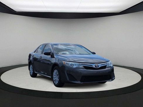 Used 2012 Toyota Camry LE FWD image 2