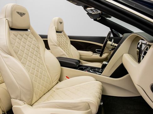 Used 2016 Bentley Continental GT image 32