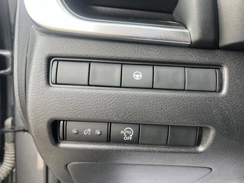 Used 2023 Nissan Rogue SV image 25