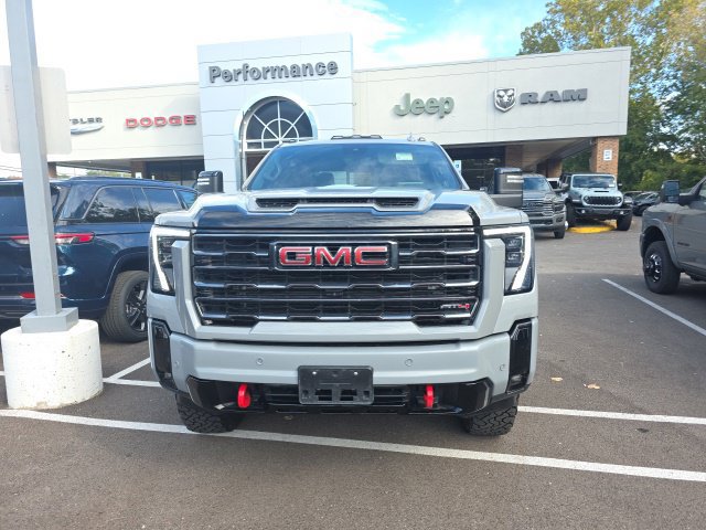 Used 2025 GMC Sierra 2500 AT4 w/ AT4 Premium Plus Package AWD/4WD image 2