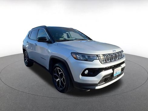 Used 2025 Jeep Compass Limited AWD/4WD image 3