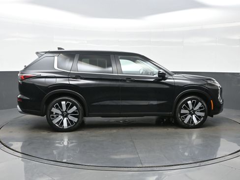 Used 2025 Mitsubishi Outlander SE AWD/4WD image 7