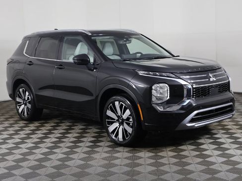 Used 2025 Mitsubishi Outlander SEL AWD/4WD image 2