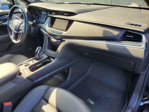 Used 2024 Cadillac XT5 Premium Luxury w/ LPO, Floor Liner Package AWD/4WD image 32