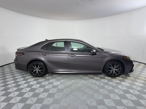 Used 2022 Toyota Camry SE FWD image 4