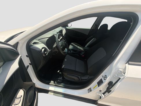 Used 2021 Hyundai Kona SE w/ Cargo Package FWD image 17