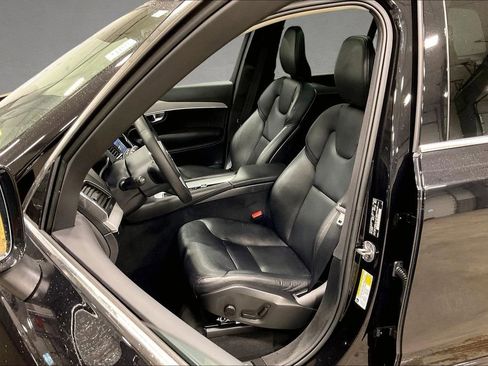 Used 2023 Volvo XC90 B5 Core AWD/4WD image 21