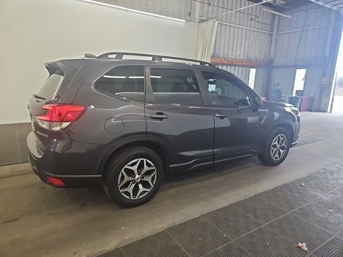 Used 2023 Subaru Forester Premium image 2
