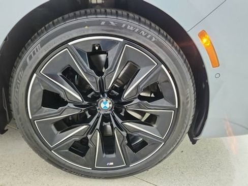 Used 2024 BMW 740i xDrive w/ Premium Package image 63
