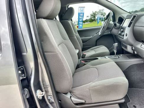 Used 2020 Nissan Frontier SV w/ Midnight Edition Floor Mats RWD image 12