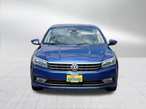 Used 2017 Volkswagen Passat 1.8T SEL Premium FWD image 2