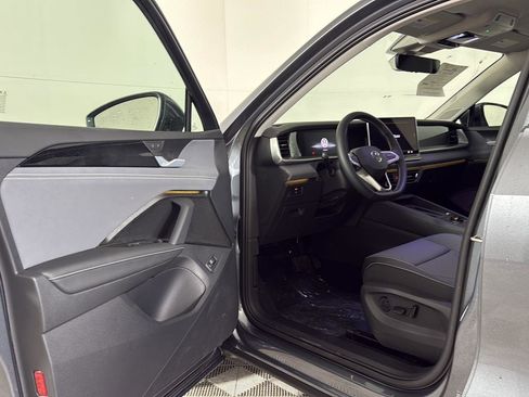 New 2026 Volkswagen Tiguan SE AWD/4WD image 2