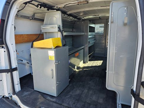 Used 2014 Chevrolet Express 2500 w/ Cold Climate Package image 12