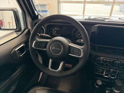 Used 2024 Jeep Wrangler Unlimited Sahara w/ Technology Group AWD/4WD image 32