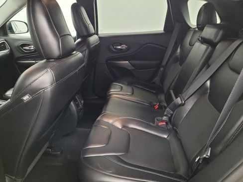 Used 2020 Jeep Cherokee Latitude Plus w/ Mopar Interior Package FWD image 18