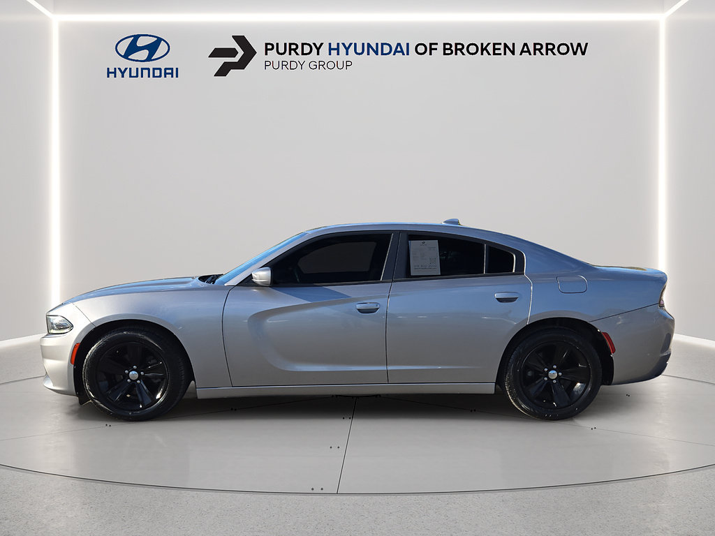 Used 2017 Dodge Charger SXT RWD image 6