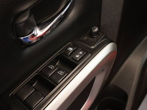 Used 2024 Nissan Titan SV w/ SV Convenience Package AWD/4WD image 9