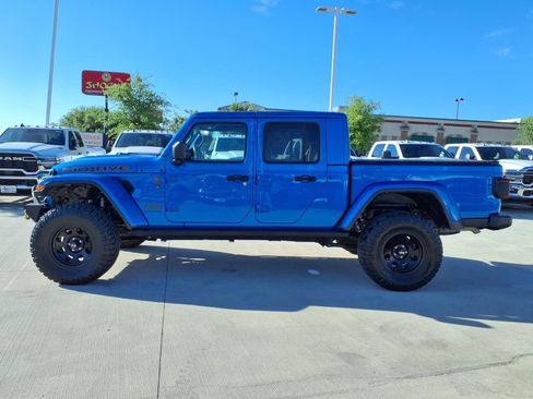 Used 2023 Jeep Gladiator Mojave w/ LED Lighting Group AWD/4WD image 8