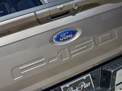 Used 2021 Ford F150 Lariat w/ Trailer Tow Package image 9