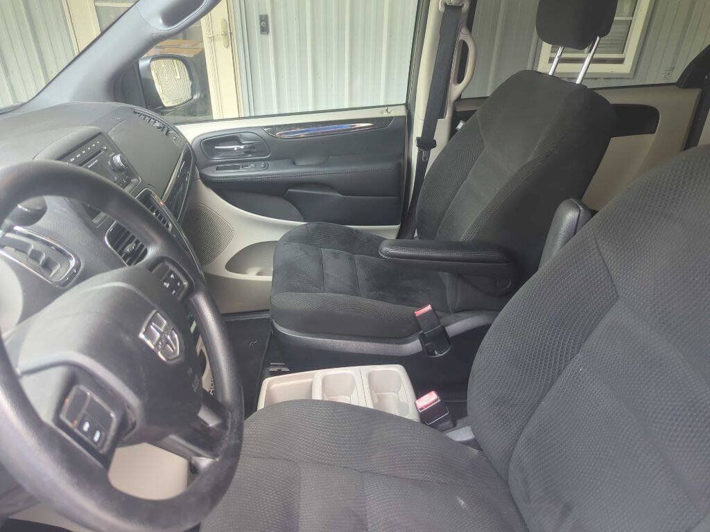 Used 2016 Dodge Grand Caravan SE w/ Quick Order Package 29E SE FWD image 11