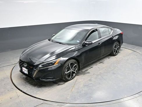 Used 2025 Nissan Altima 2.5 SR image 34