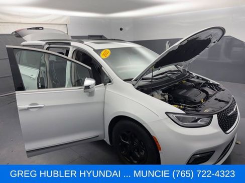Used 2022 Chrysler Pacifica Limited FWD image 23