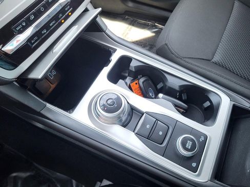 Used 2023 Ford Explorer XLT AWD/4WD image 19