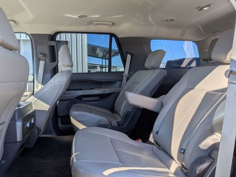 Used 2021 Ford Expedition XLT image 28