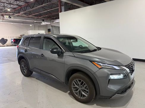 Used 2023 Nissan Rogue S image 5