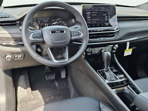 New 2026 Jeep Compass Latitude AWD/4WD image 32