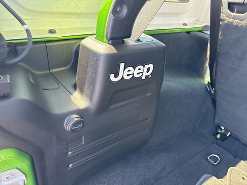 Used 2019 Jeep Wrangler Unlimited Sahara w/ Uconnect 4C Nav & Sound Group AWD/4WD image 24