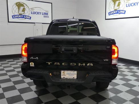 Used 2017 Toyota Tacoma SR image 8