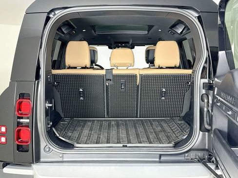 Used 2025 Land Rover Defender 110 S image 25