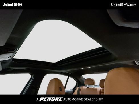 Used 2023 BMW 330i Sedan w/ Premium Package image 12