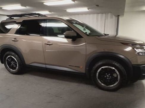 Used 2024 Nissan Pathfinder Rock Creek AWD/4WD image 2