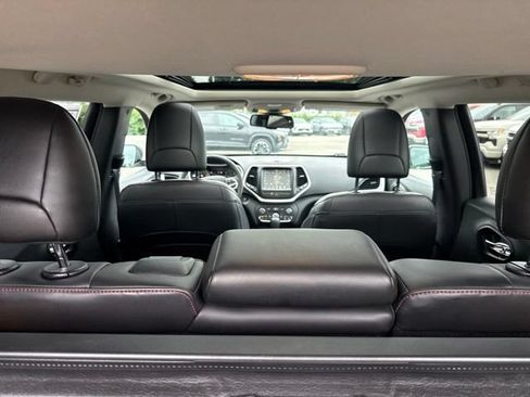 Used 2018 Jeep Cherokee Trailhawk w/ Quick Order Package 27L AWD/4WD image 14
