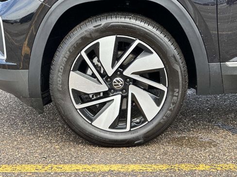 Used 2025 Volkswagen Atlas SEL image 9